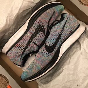 Authentic Womens NIKE Air Zoom size 8.5!!